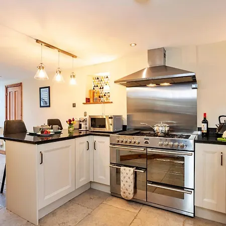 Finest Retreats - Ivy Casterton