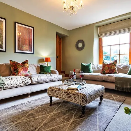 Finest Retreats - Ivy * Casterton