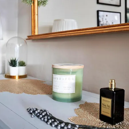 Finest Retreats - Ivy * Casterton