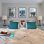 Finest Retreats - Ivy * Casterton